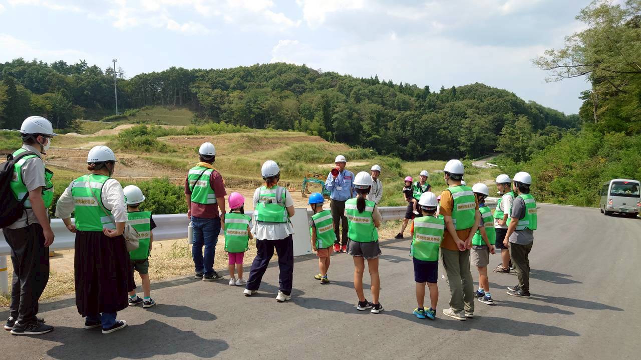 LINE_ALBUM_建設現場見学会（阿武隈川遊水地群関連工事・福島空港場周道路）_250903_91