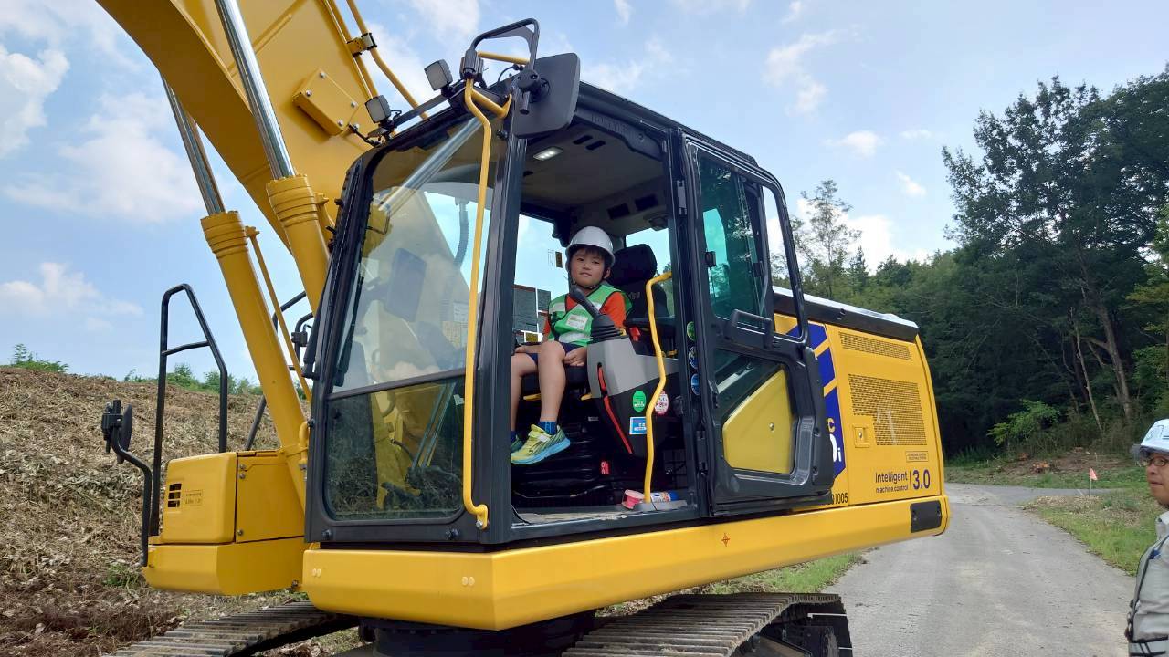 LINE_ALBUM_建設現場見学会（阿武隈川遊水地群関連工事・福島空港場周道路）_250903_45